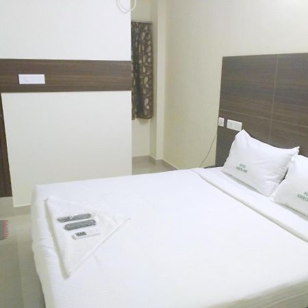 Hotel Amrita Mogappair Chennai Eksteriør billede